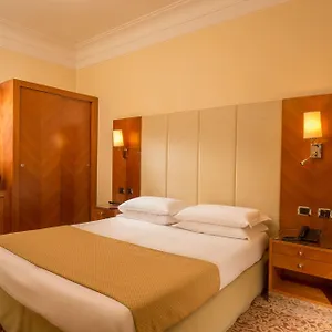 https://hotel-opera-roma.it-romehotels.com
